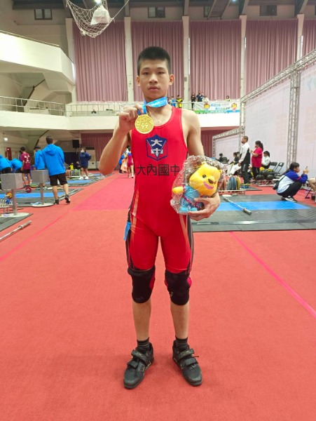 東原國中國女組45公斤冠軍