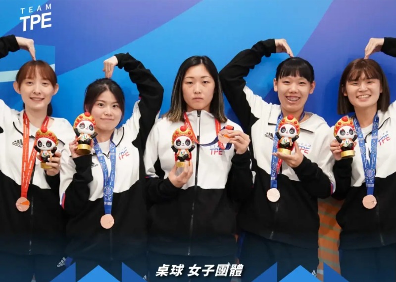 桌球黃愉偼榮獲女子團體組銅牌(右2)