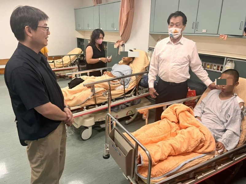 體育局陳局長代表市長探視受傷球員