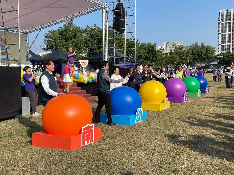114年臺南市幼兒運動會永華場長官貴賓推大球
