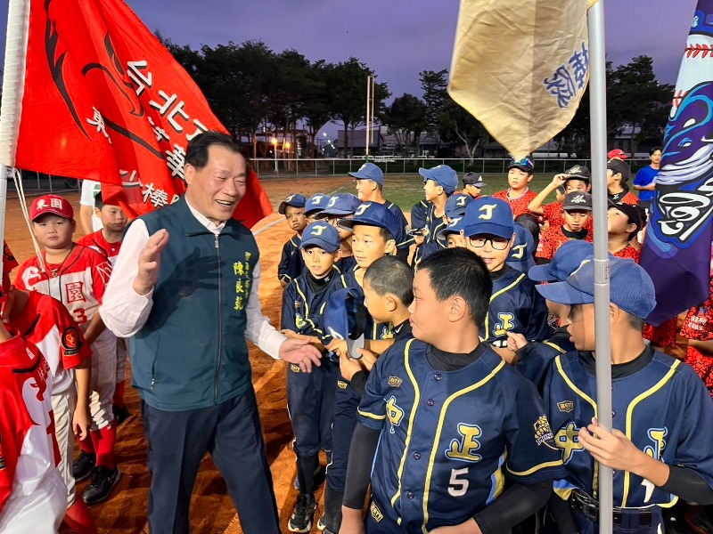 2025年臺南市省躬盃軟式少棒錦標賽開幕典禮 局長陳良乾為選手加油打氣