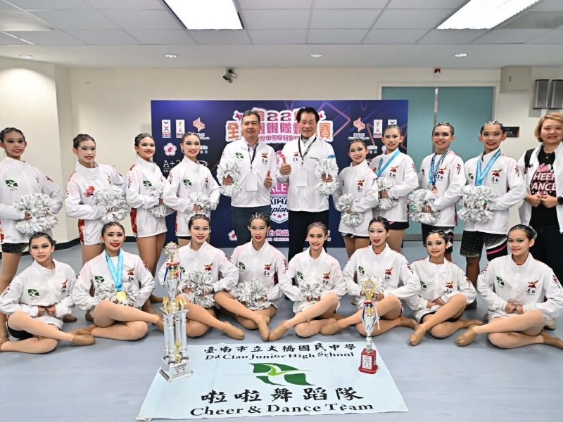 「2025年第22屆全國啦啦隊錦標賽」局長陳良乾赴比賽現場爲學生加油打氣