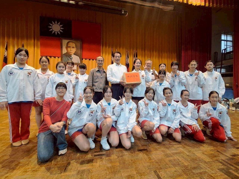 局長陳良乾賽前赴大橋國中慰勞選手