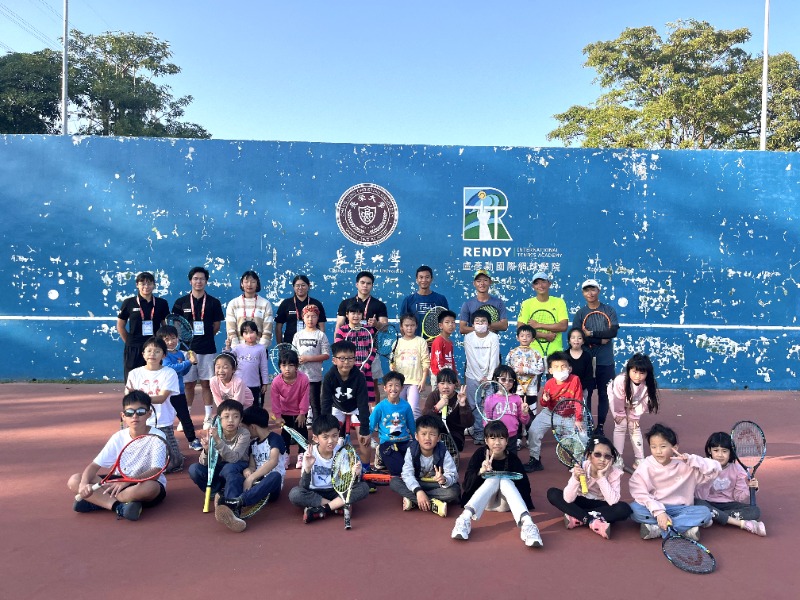 歸仁區全民運動中心與盧彥勳國際網球學院合作辦理冬令營