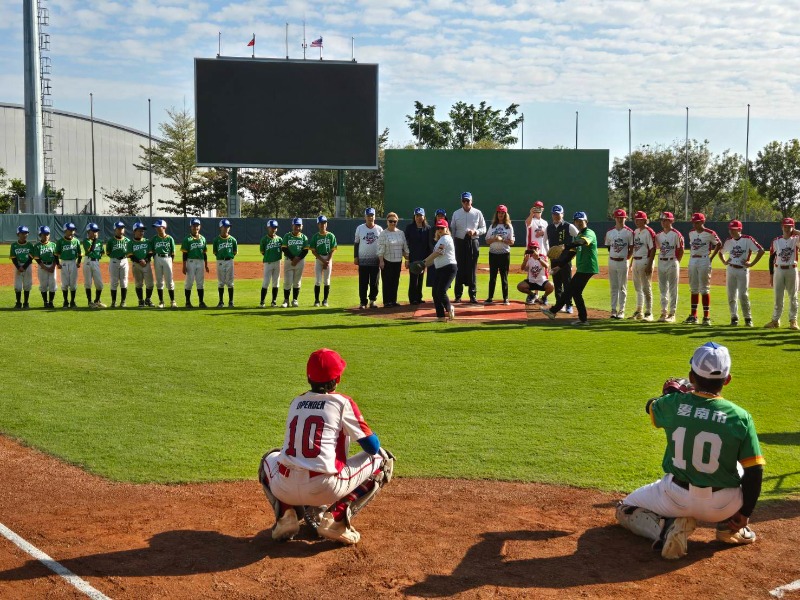 臺美棒球交流貴賓開球