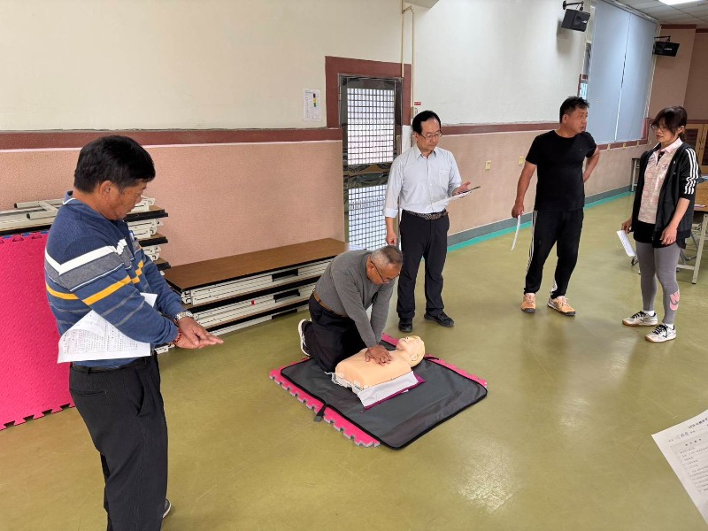 體育局新營體育園區同仁進行CPR測驗
