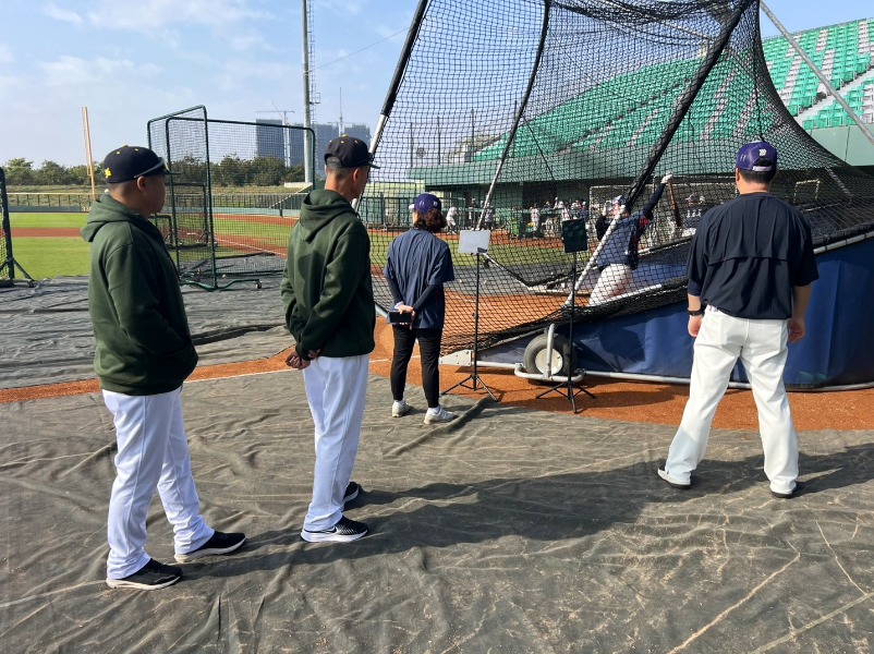 本市城市棒球隊教練團向樂天巨人請益