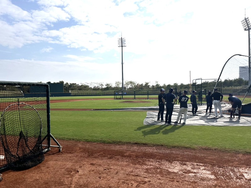 樂天巨人球員於成棒副球場進行打擊練習