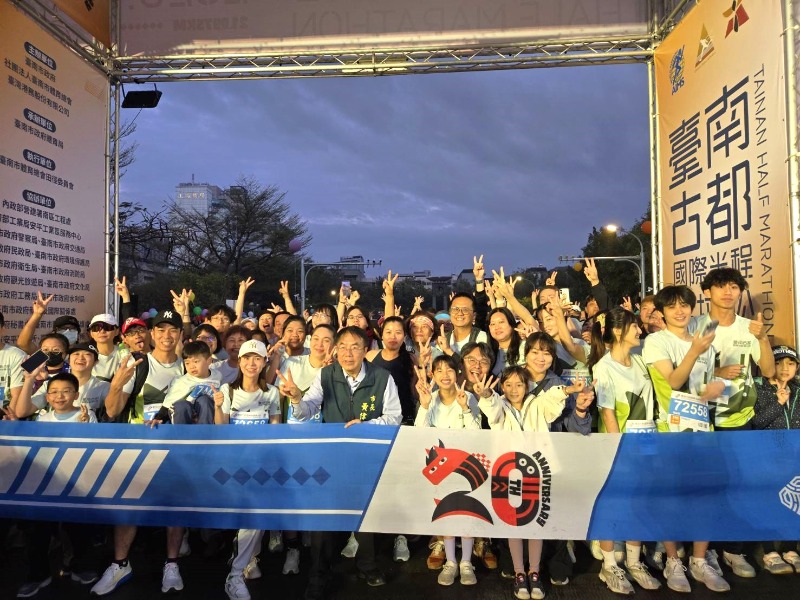 2026臺南古都國際半程馬拉松市長黃偉哲為跑者加油