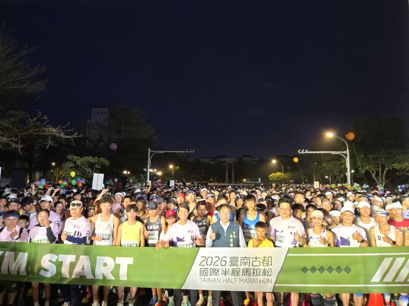 2026臺南古都國際半程馬拉松市長黃偉哲為跑者加油