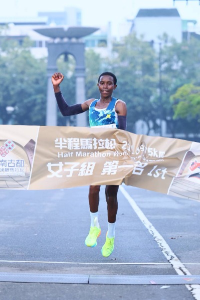 2026臺南古都國際半程馬拉松半馬女子組露絲奪冠