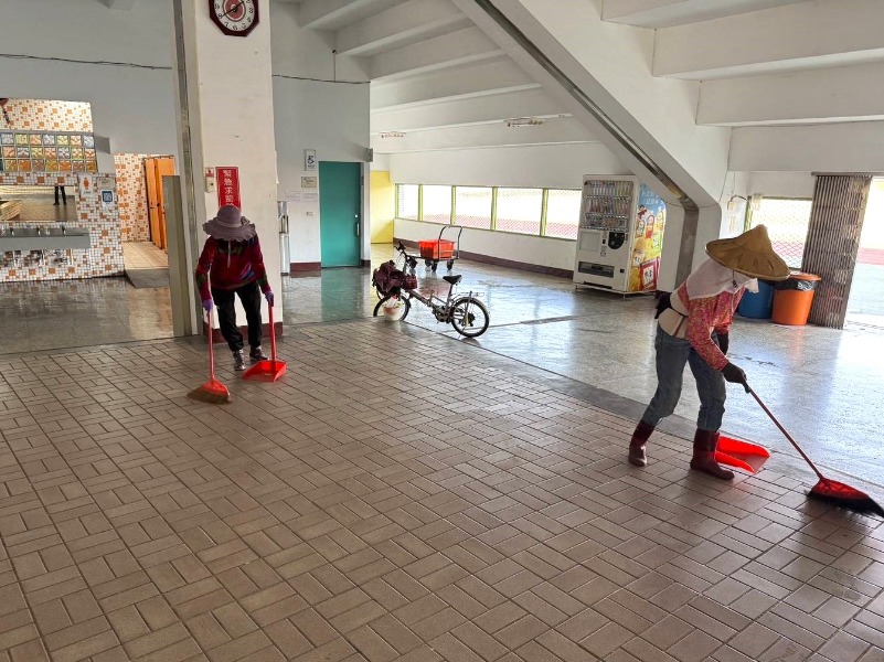 體育局新營田徑場環境清潔