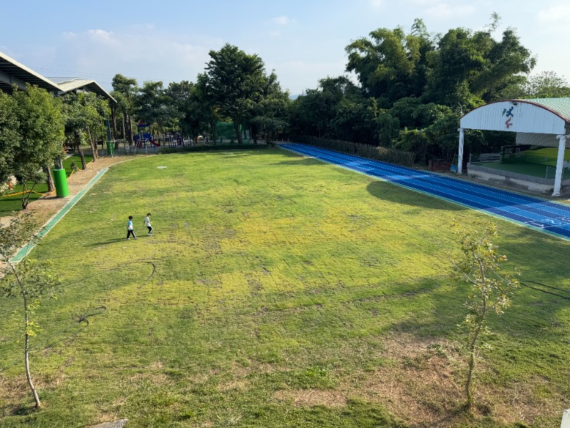 文和實驗小學草地操場改善成果