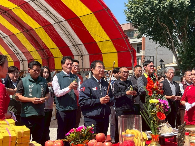 「仁德區全民運動館」開工典禮市長率貴賓共同祭拜祈福本工程順利進行