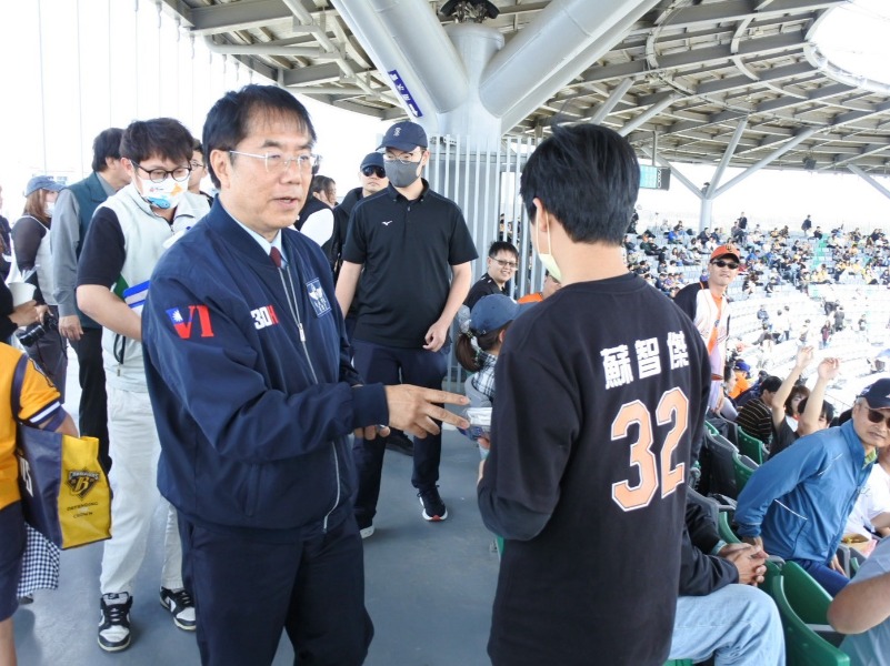 2026年中華職棒熱身賽熱鬧開打 市長進場與球迷互動