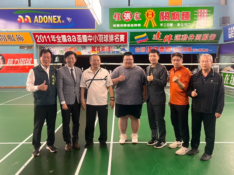 運動部部長李洋公務繁忙之餘親自造訪「達陣羽球館」