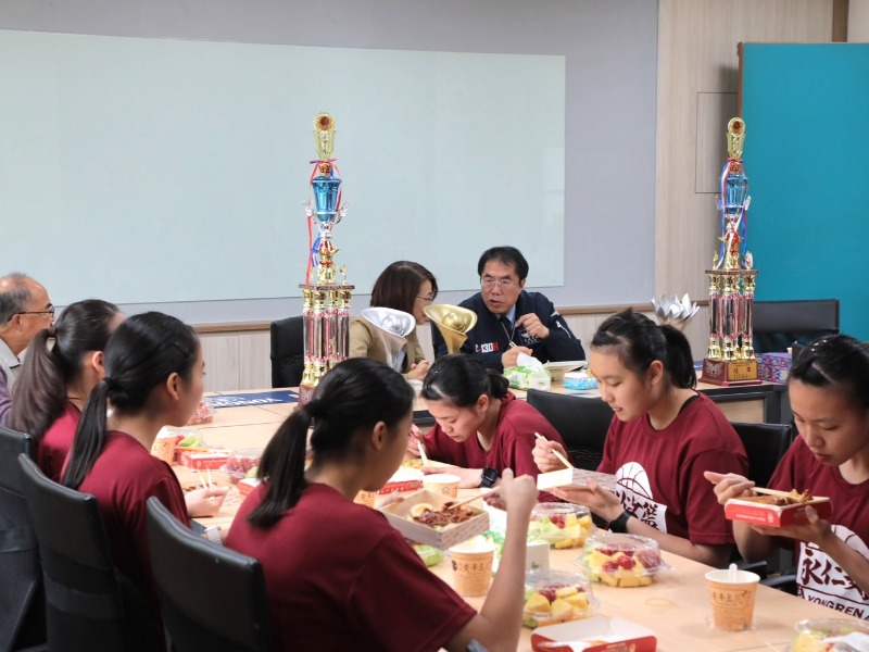 永仁高中女子籃球隊闖進總決賽 市長黃偉哲親赴加油