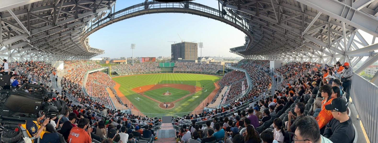 臺南亞太國際棒球訓練中心成棒主球場3月29日開幕戰現場盛況