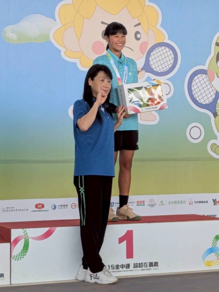 後壁國中國女組軟式網球單打唐子喬金牌