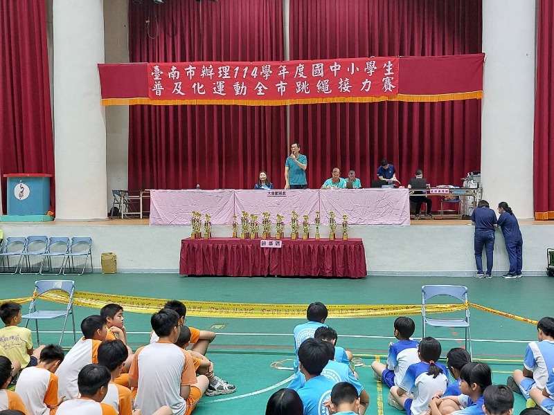 台南市114學年度國中小學生普及化運動跳繩接力賽開幕體育局陳勝楠參議致詞