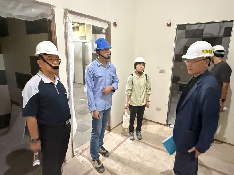 市府技監謝耀清會同參事郭伊彬率隊視察新營全民運動館新建工程