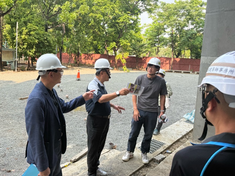 市府技監謝耀清會同參事郭伊彬率隊視察新營全民運動館新建工程