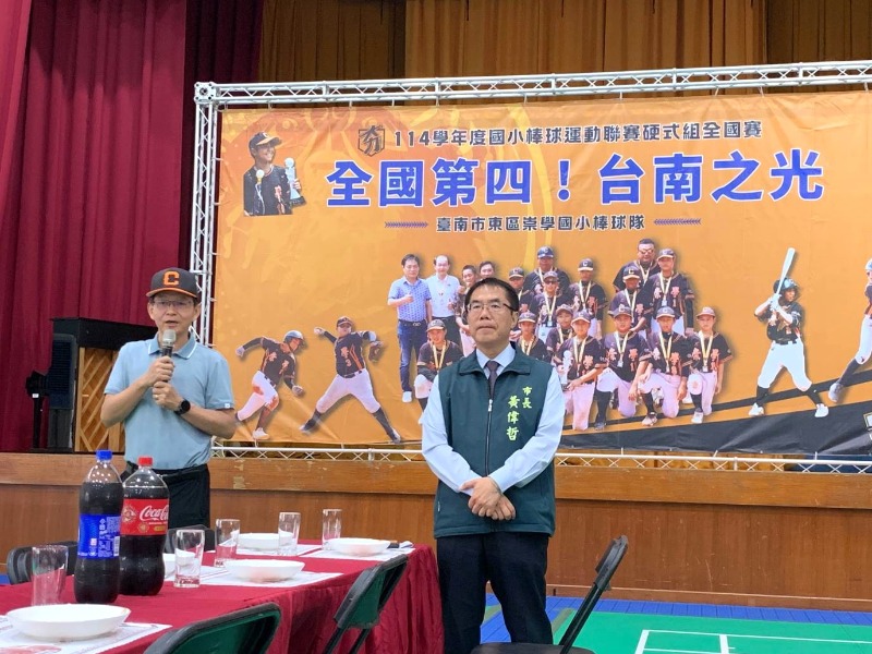 崇學國小校長洪榮進慰勉崇學國小勇奪114學年度國小棒球運動聯賽硬式組殿軍