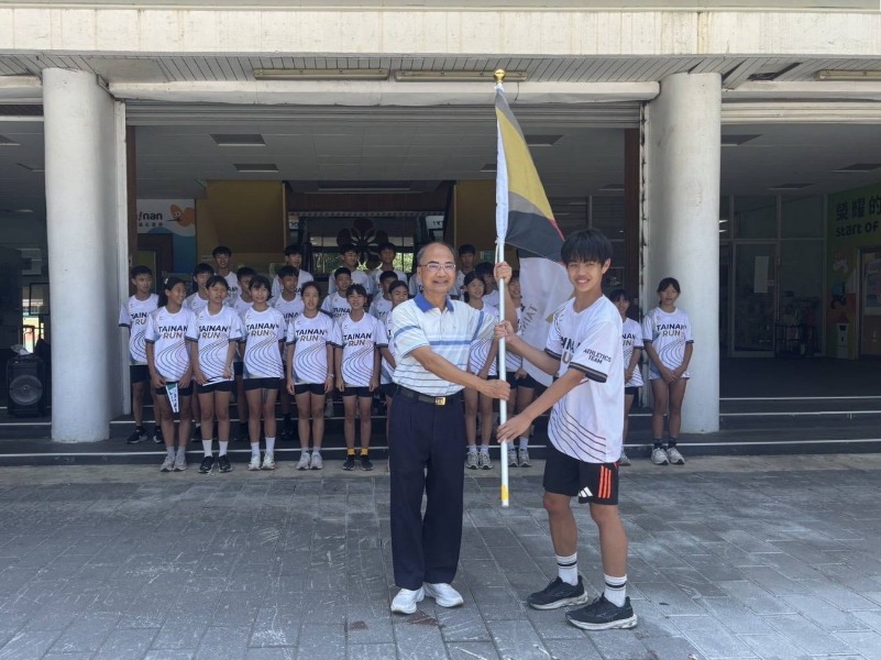 臺南市115年全國小學田徑錦標賽授旗典禮副局長授旗