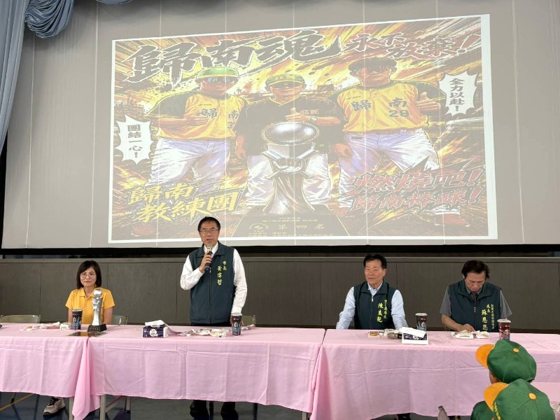 歸南國小114學年度國小軟式組全國賽榮獲殿軍殊榮 市長黃偉哲親赴校園勉勵肯定球員