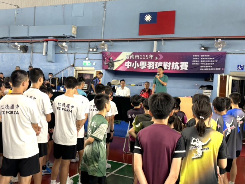 臺南市115年中小學羽球對抗賽 體育局參議陳勝楠致詞