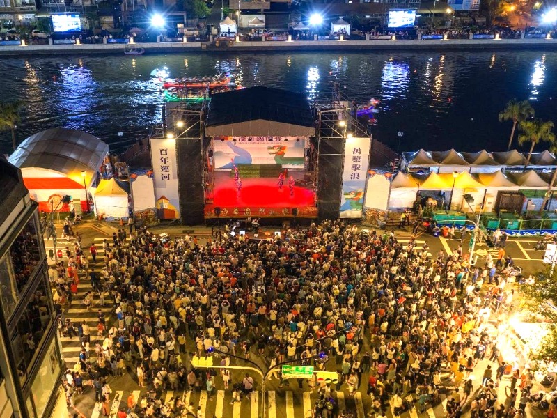2026臺南市國際龍舟錦標賽 民眾齊聚運河觀賞明華園戲劇總團演出